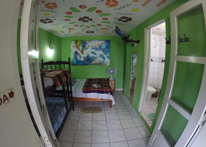 Hotel de golfe: Golfinho Tropical Hostel E Pousada